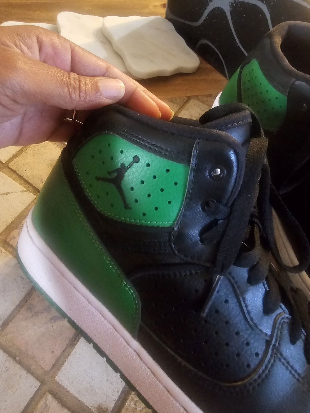 Jordan Access Black & Green – Men’s Size 9